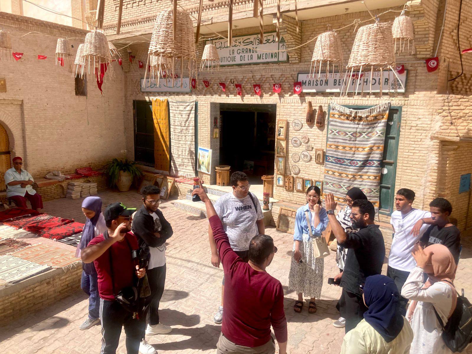 "توزر في عيون شبابها" : مشروع شبابي يمتد على ثلاث سنوات بهدف الترويج للمناطق السياحية بالجهة و تسليط الأضواء على  تراث الجريد 