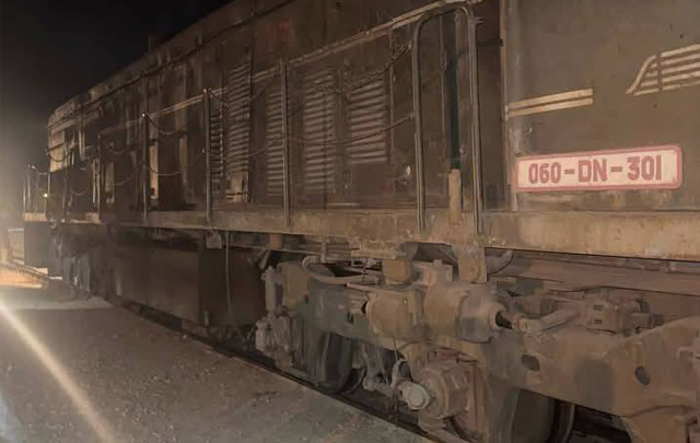 بعد توقف دام 8 سنوات...وصول قطار نقل الفسفاط إلى محطة الأرتال أم العرايس (فيديو)