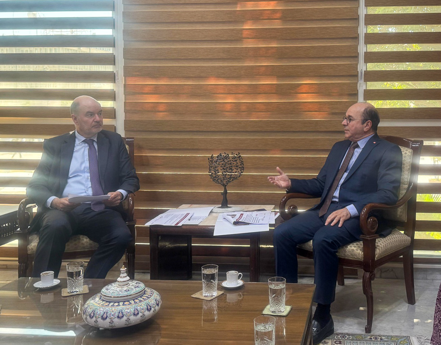 المشاريع المشتركة وتعزيز السياحة المستدامة محور لقاء وزير السياحة بسفير سويسرا بتونس