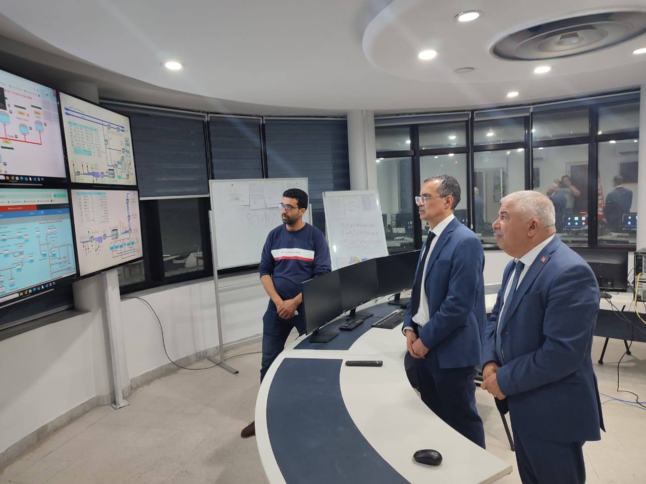 وزير الفلاحة وكاتب الدّولة المكلّف بالمياه يُؤديان زيارة فجئية إلى مقر "الصُوناد"