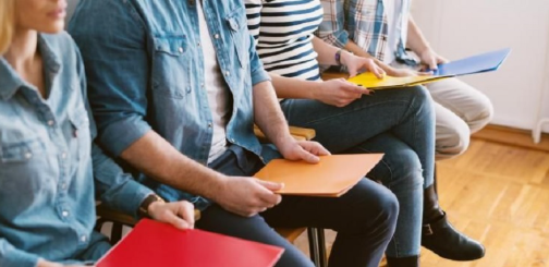 Un nouveau projet de loi vise à intégrer les diplômés en chômage de longue durée