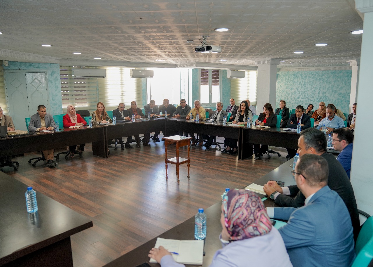 وزير التشغيل يشرف على جلسة عمل حول إعداد مخطّط التنمية 2026-2030