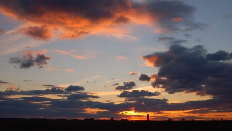 الليلة...بعض السحب بأغلب المناطق والحرارة بين 15 و27 درجة