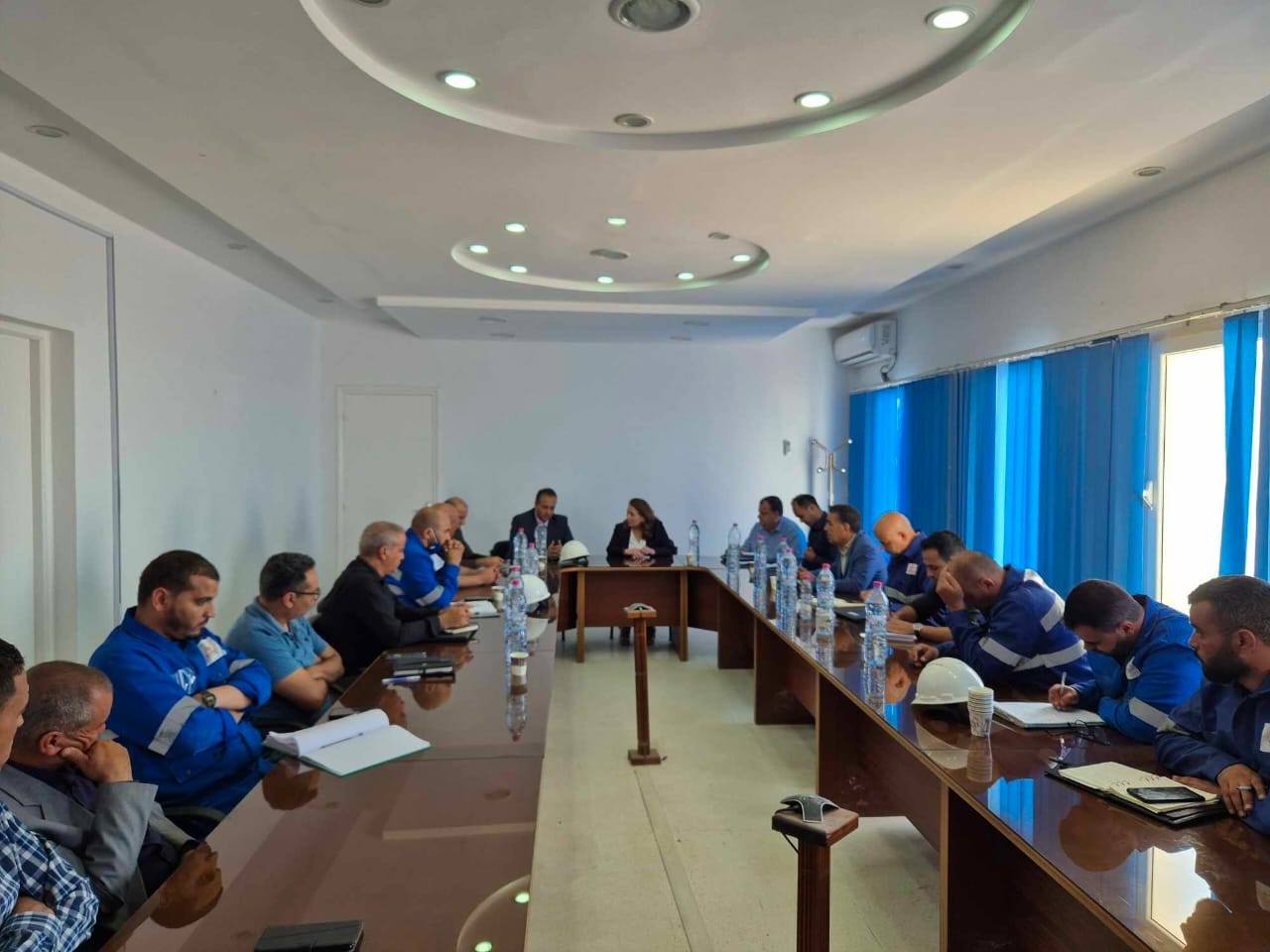 وزيرة الصناعة تتعهد بفتح تحقيق في نشوب حريق بوحدة التبريد بشركة تيفارت