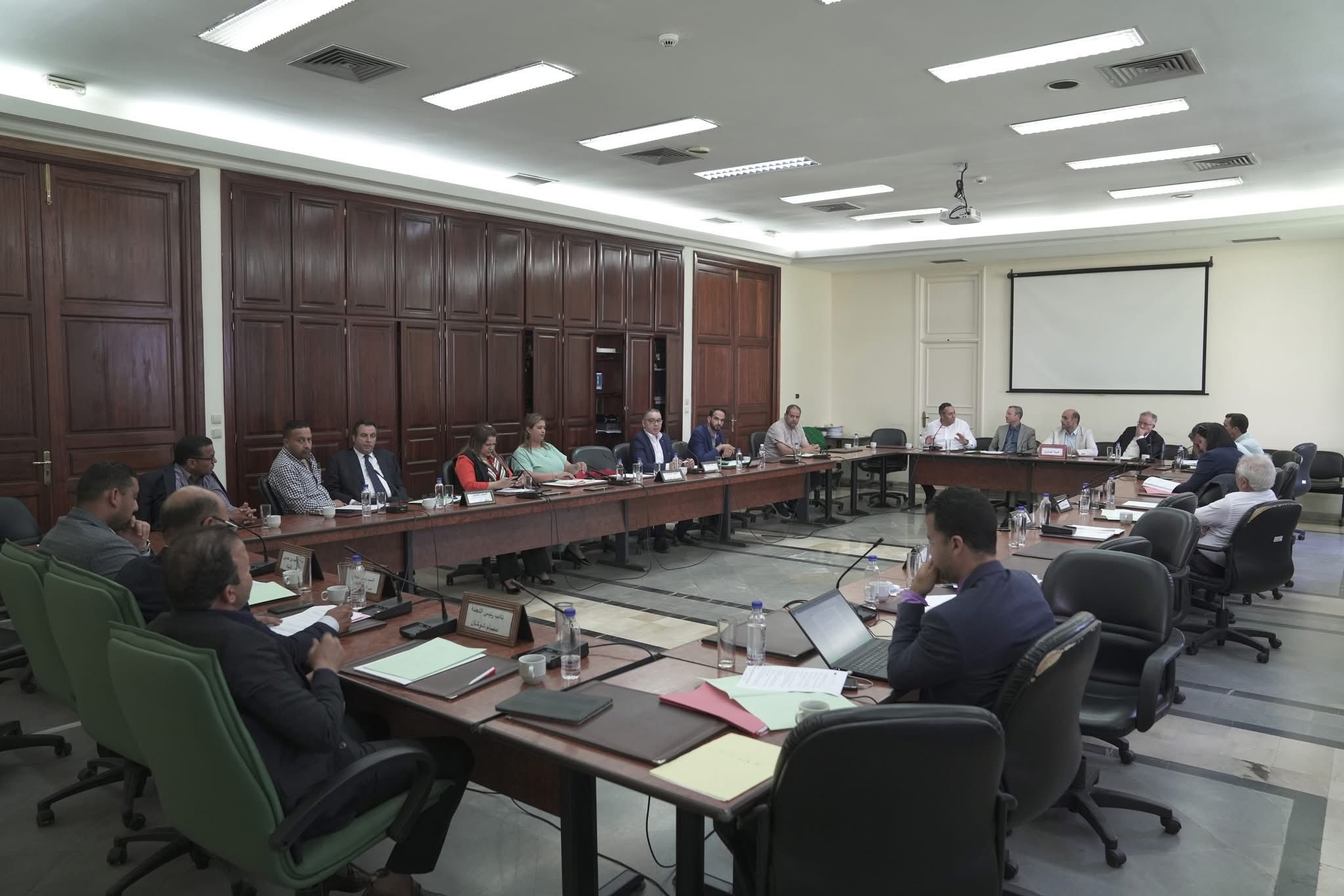 لجنة المالية والميزانية تستمع إلى جهة المبادرة حول مقترح قانون الحرية الاقتصادية ومكافحة اقتصاد الريع