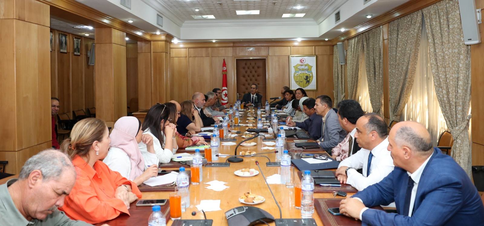 وزير التعليم العالي والبحث العلمي يُشرف على جلسة عمل حول منهجية إعداد مخطّط التنمية 2026-2030