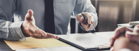  Contrats de travail : une loi pour protéger les salariés… qui provoque des licenciements!