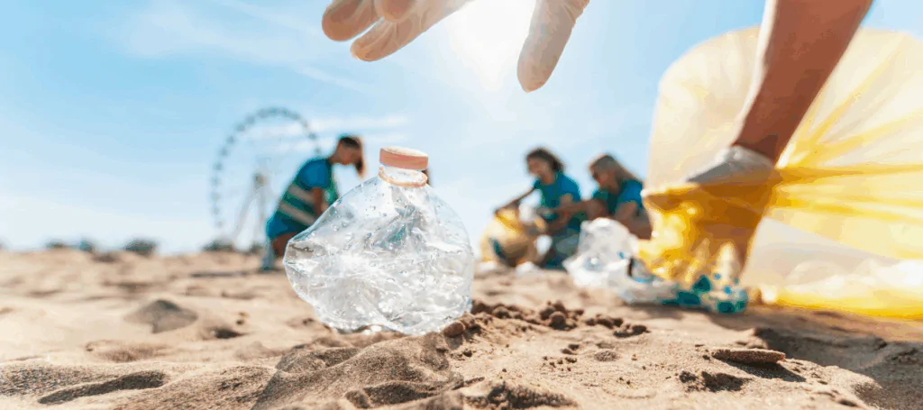 Lancement d’une vaste campagne de nettoyage sur 133 plages tunisiennes en vue de la saison estivale