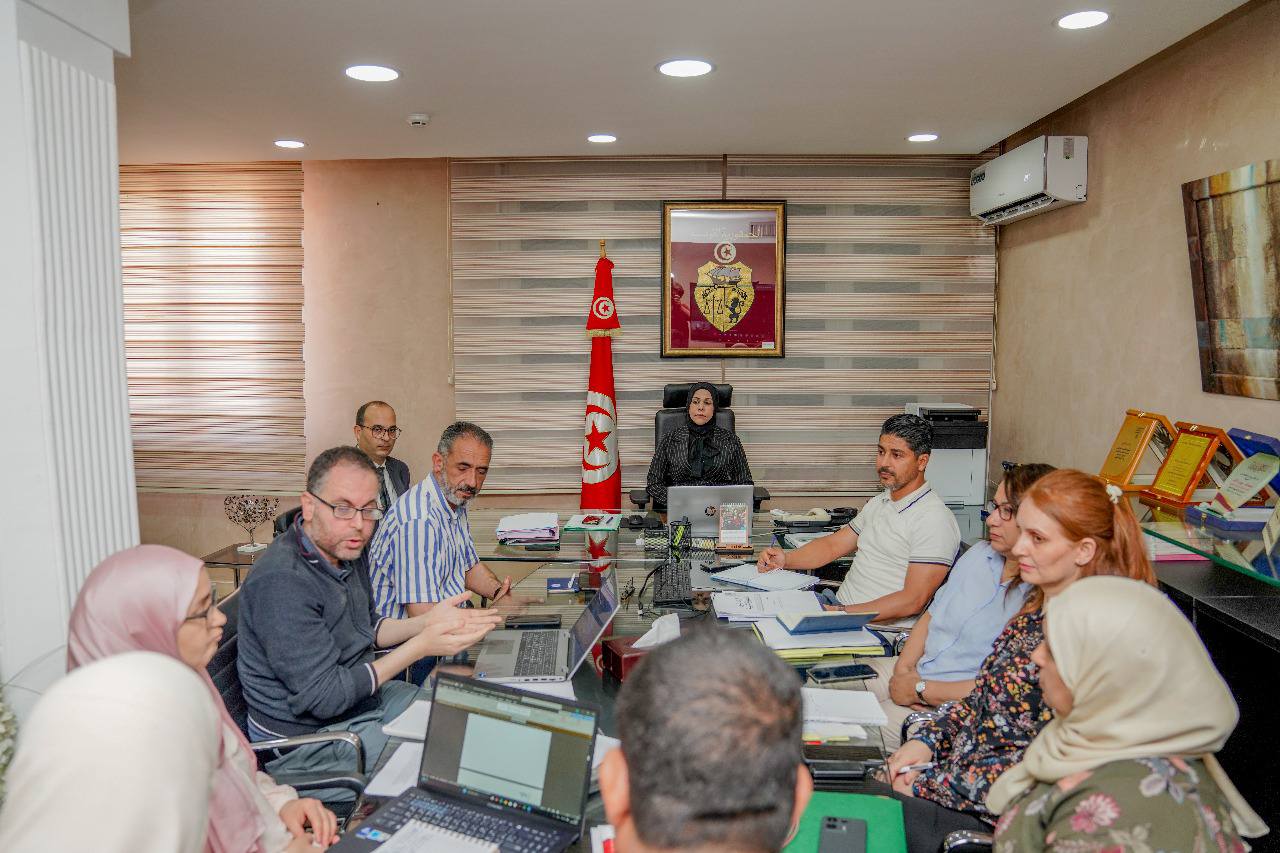 متابعة تقدّم مشروع إحداث المنصّة الرقمية للشركات الأهلية