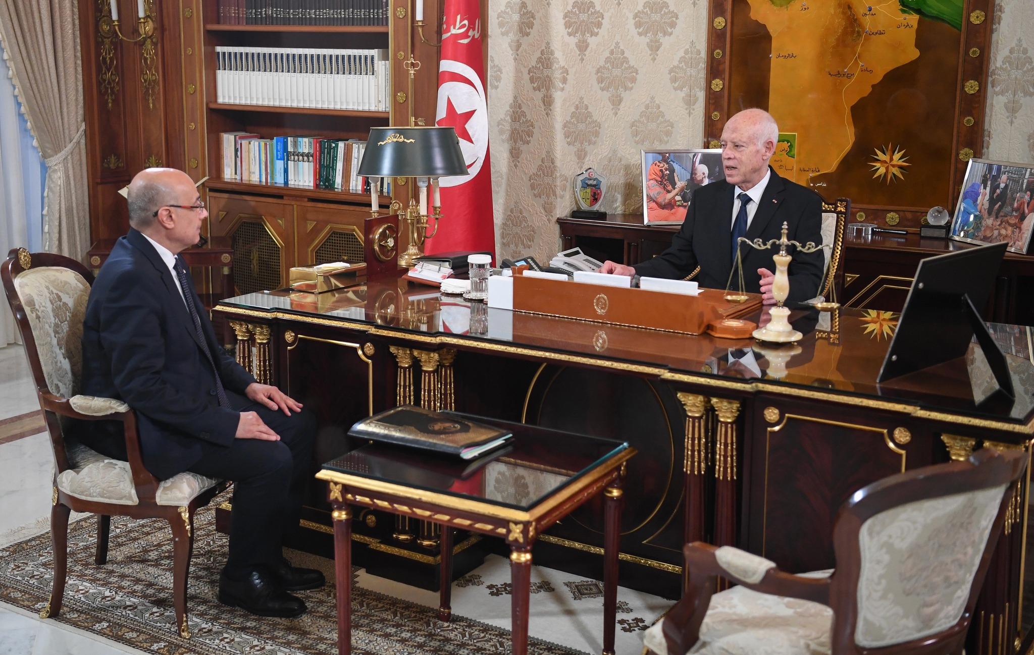 دعم القوات المسلحة العسكرية ومعاضدتها لمجهودات الدولة أبرز محاور لقاء رئيس الجمهورية بوزير الدفاع