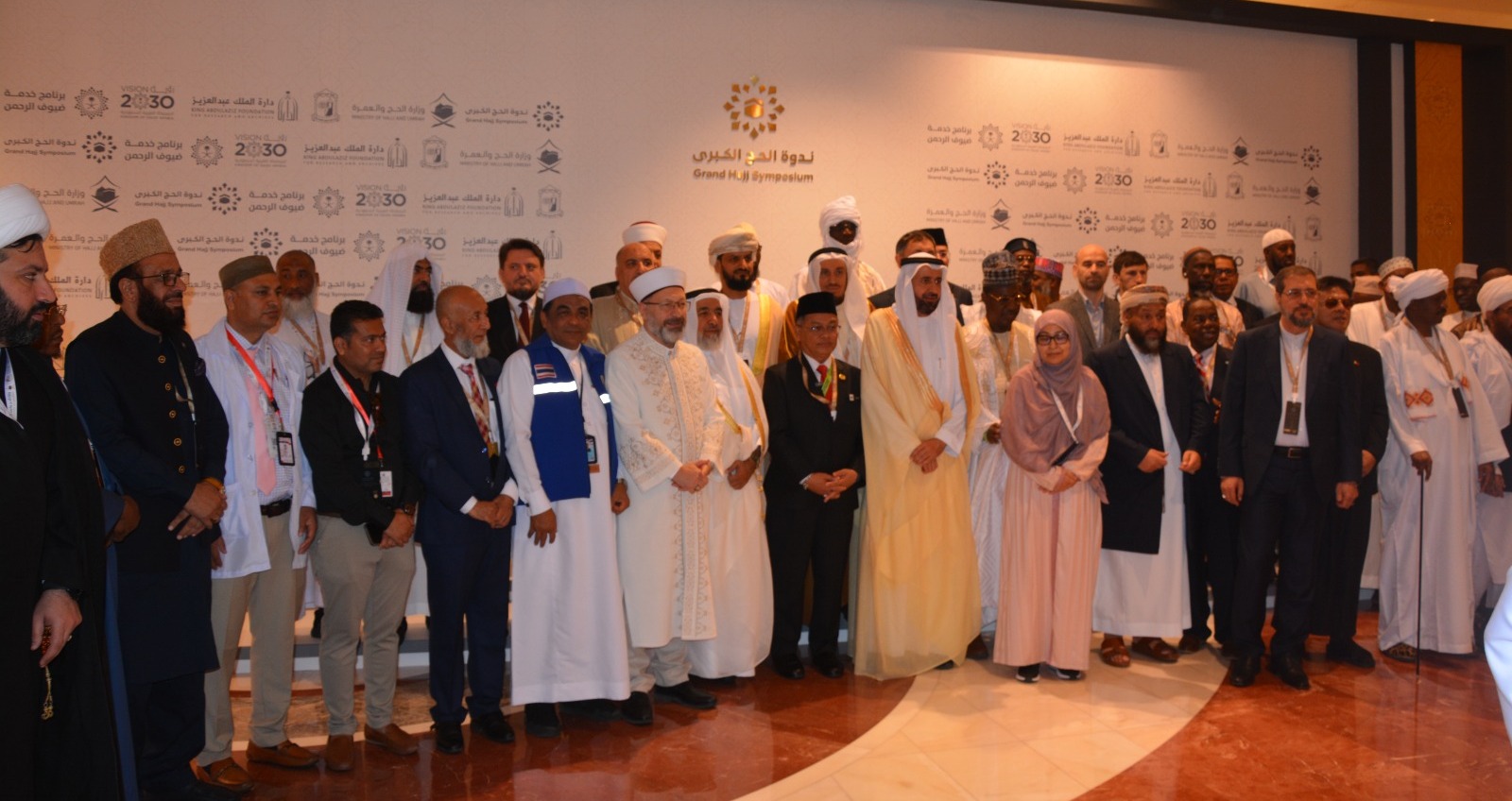 وزير الشؤون الدينية ووزيرة المرأة يشاركان في ندوة الحج الكبرى