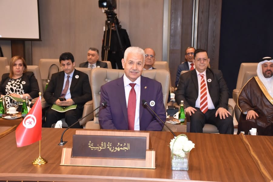 الإستعداد للعودة المدرسية محور جلسة عمل جمعت وزير التجارة بالرئيسة المديرة العامة للشركة الوطنية لعجين الحلفاء والورق