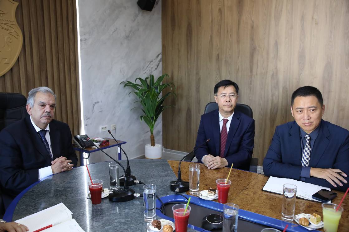 حول انطلاق إعادة بناء ملعب المنزه : وزير الشباب والرياضة يستقبل وفــدا من الخبراء الصينيين