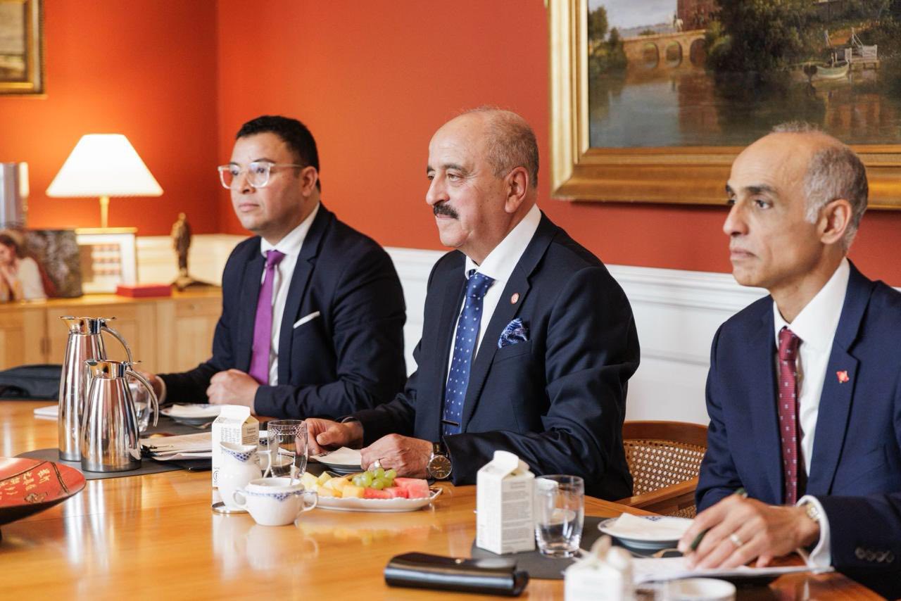 وزير الخارجية يلتقي نظيره الدنماركي ورئيس البرلمان ويبحث معهما العلاقات الثنائية وآفاق دعمها