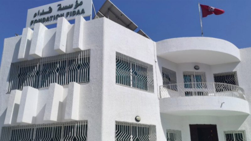 مؤسسة "فداء" توزع بطاقات بريدية ذكية خاصة بتنزيل المنح المدرسية والجامعية والتكوينية لفائدة مستحقيها من أبناء مصابي الاعتداءات الإرهابية.