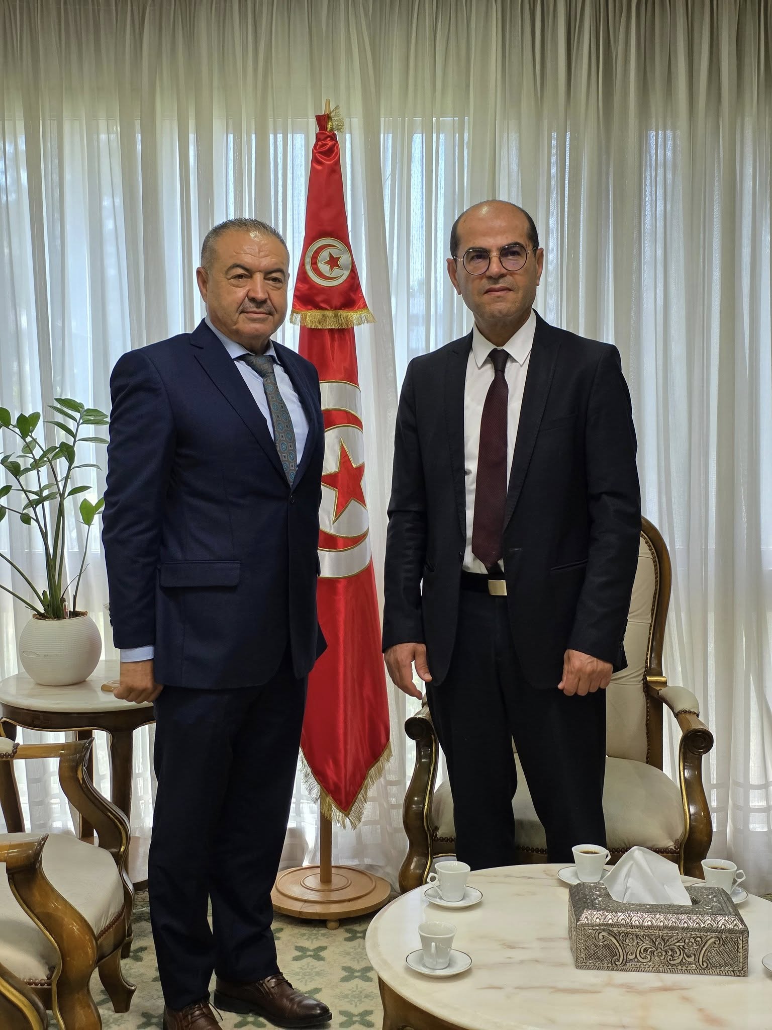 وزير التجهيز والإسكان يجتمع بعميد المهندسين التونسيين الجديد