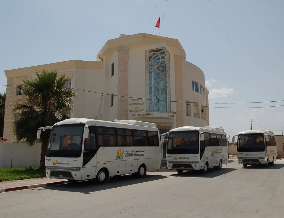 الشركة الجهوية للنقل بجندوبة تواصل تنفيذ برنامجها الاستثنائي  لتأمين النقل خلال هذه الفترة 
