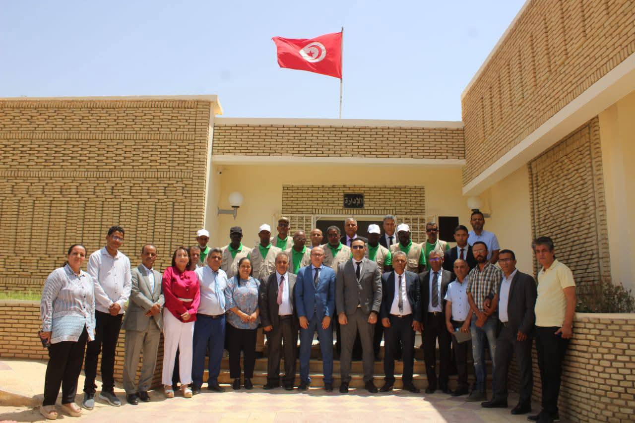 تكريم اعضاء فرق الدعم من قوة التدخل بالمنطقة الغربية FIRO قاعدة موريتانيا نظرا لمعاضدة مجهودات الوزارة في مكافحة الجراد