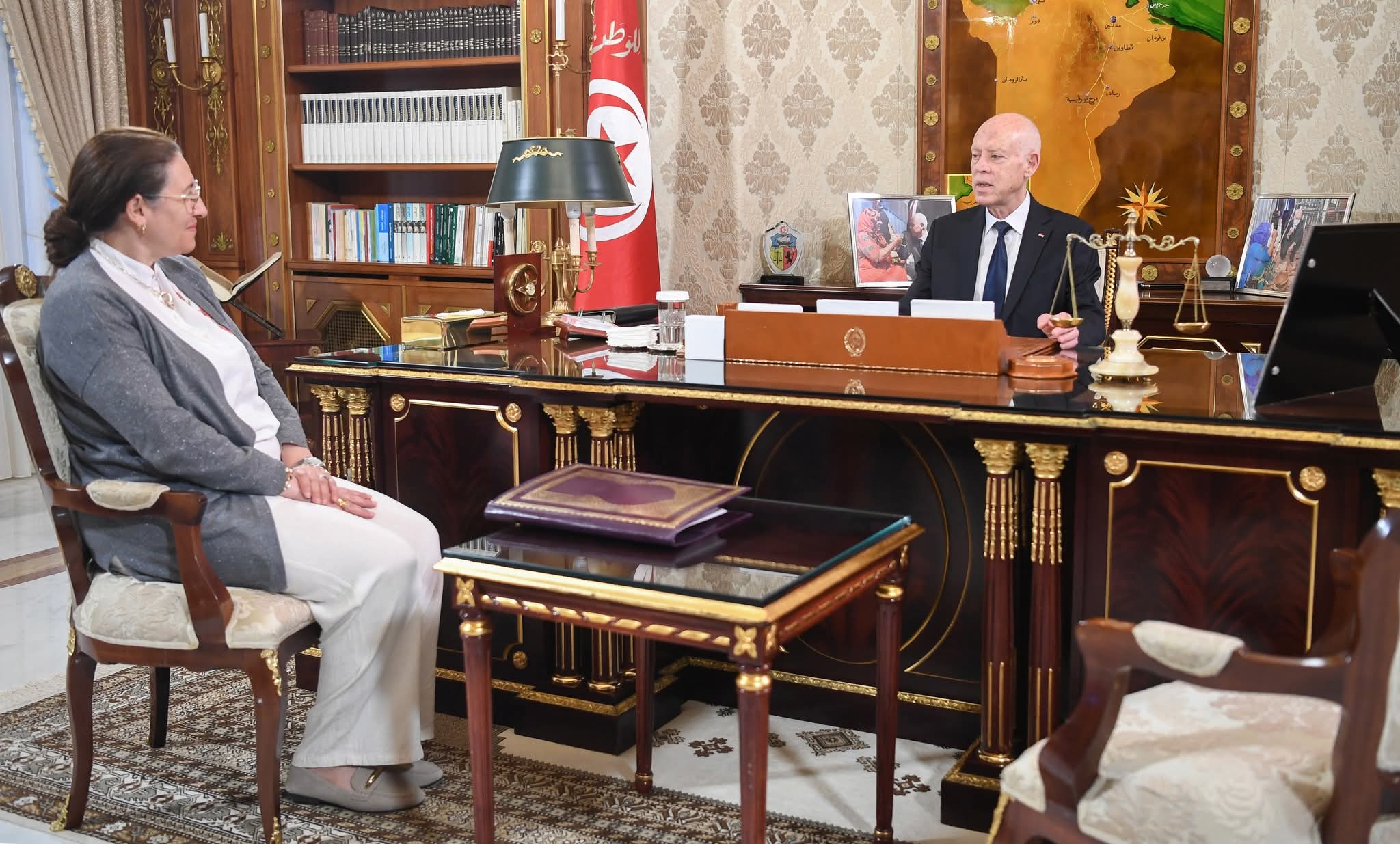 في لقائه بوزيرة المالية : سعيد يشدد على أن يكون قانون المالية للسنة القادمة نابعا من إرادة الشعب ويفتح باب الانتداب أمام من طالت بطالتهم