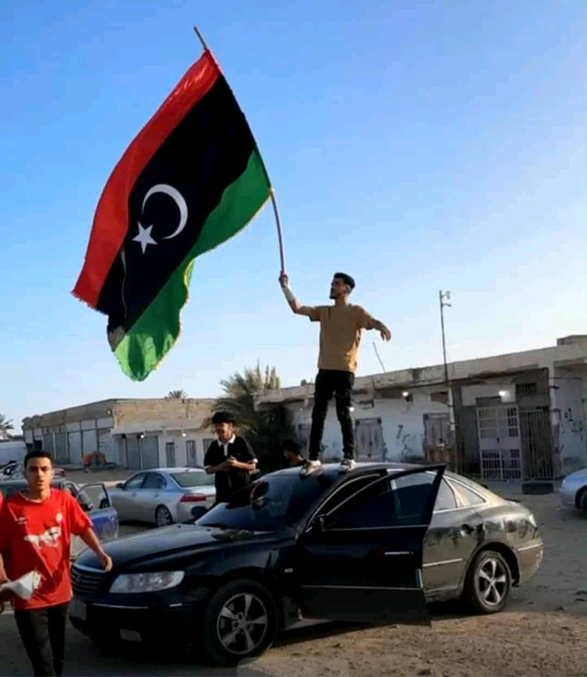 مدنين: قافلة الصمود تعبر الحدود التونسية نحو ليبيا بعد استقبال شعبي حاشد وهبة شعبية مهيبة ببن قردان