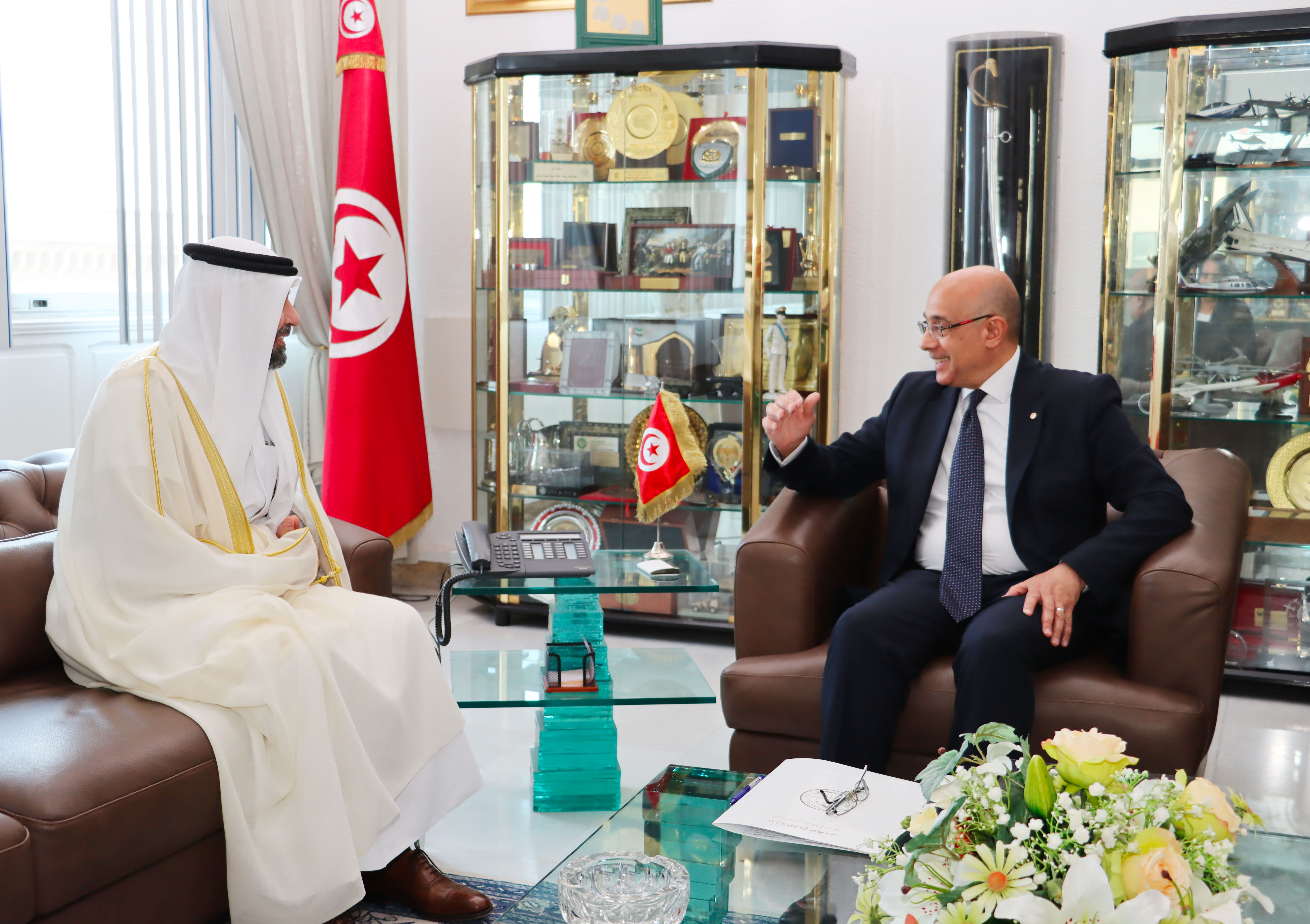 وزير الدّفاع الوطني يبحث مع سفير الكويت سبل الارتقاء بمستوى التعاون العسكري بين البلدين