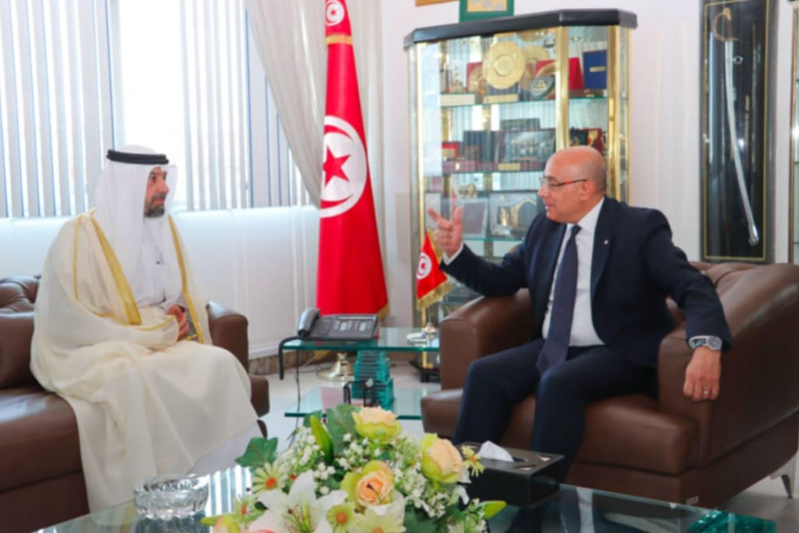 وزير الدّفاع يبحث مع سفير الكويت سبل الارتقاء بمستوى التعاون العسكري بين البلدين