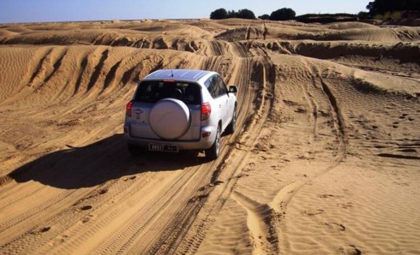   توزر: وكالات الأسفار تدعم أسطولها بـ 10 سيارات جديدة رباعية الدفع استعدادا للموسم السياحي 