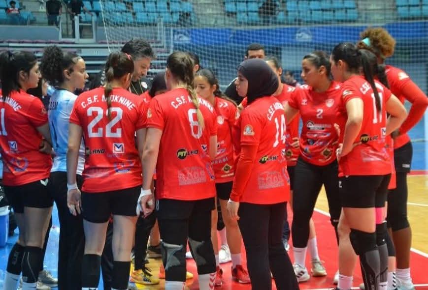 كرة يد  :  نادي الرياضة النسائية بالمكنين يلتحق بالنادي الإفريقي في نهائي البطولة