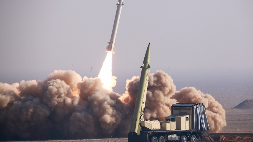  إعلام إيراني : طهران أطلقت مئات الصواريخ صوب الكيان الصهيوني