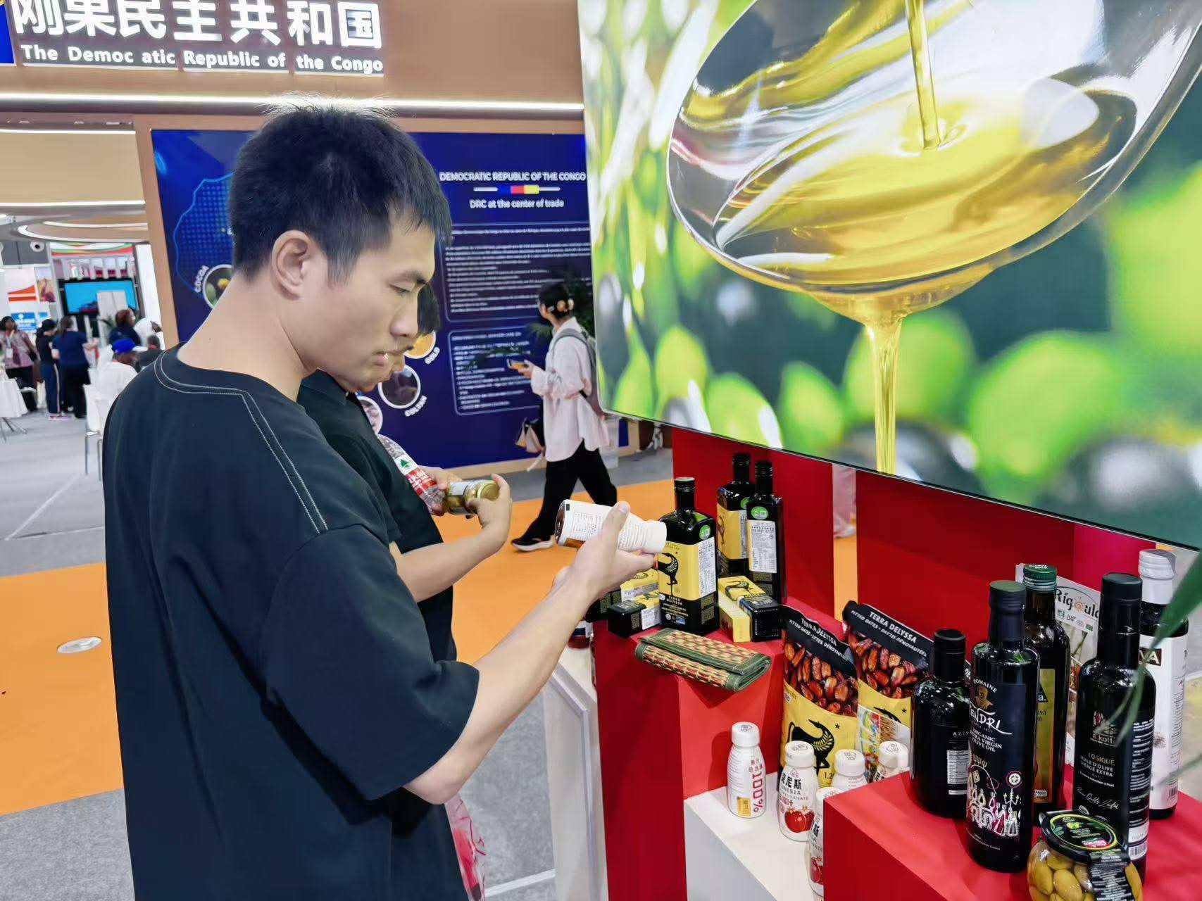 وزير التجارة يدعو الجانب الصيني لاتخاذ إجراءات تفاضلية لفائدة المنتوجات الإستراتيجية الإفريقية