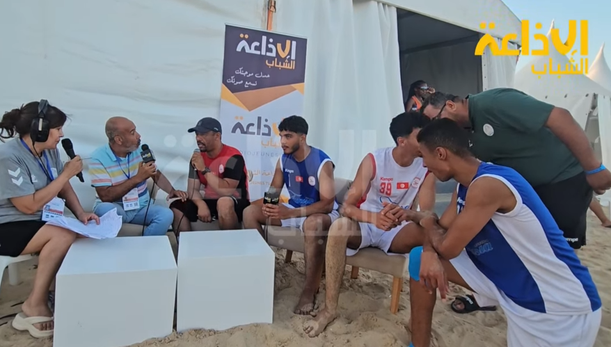   لقاءات مع اللاعبين بعد تفوق المنتخب التونسي لكرة اليد الشاطئية  على نظيره التايلندي