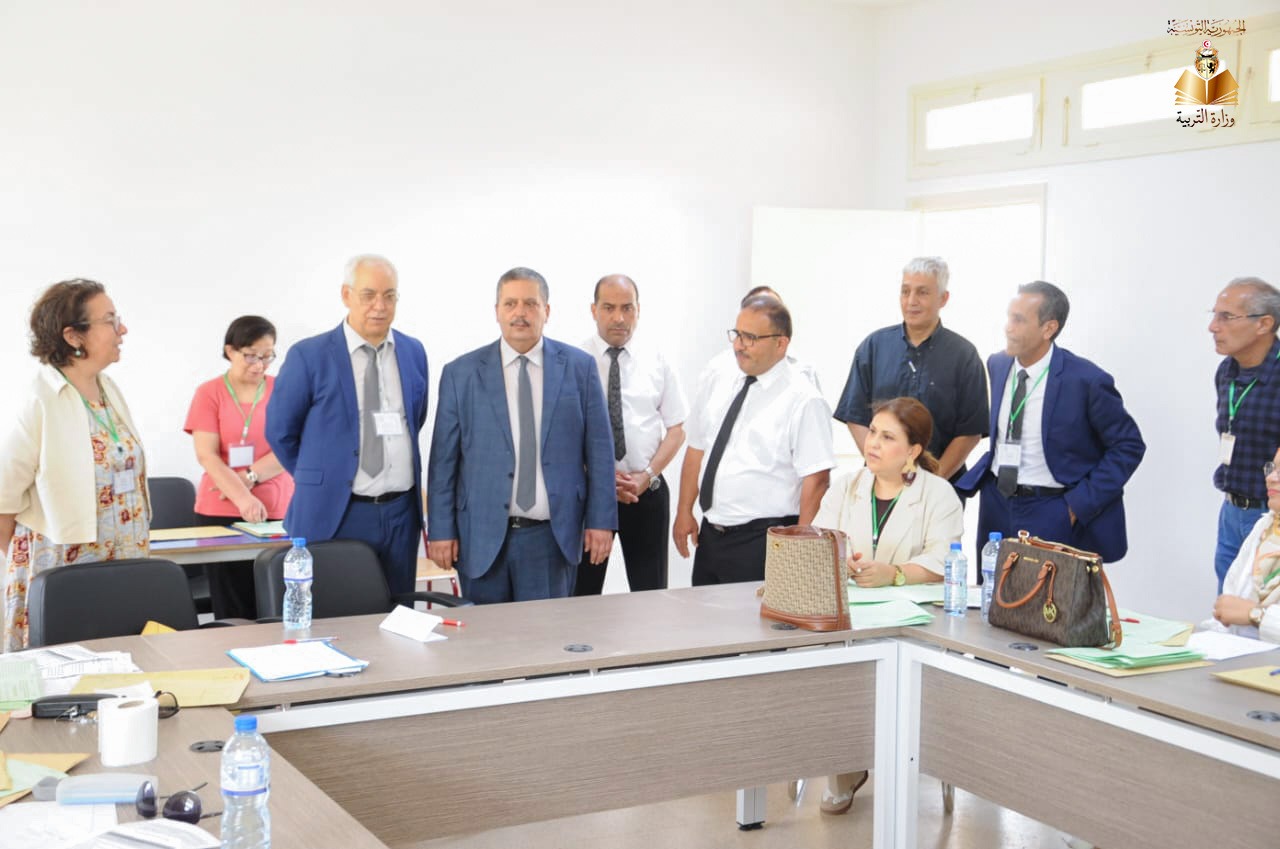 وزير التربية يزور مركز اصلاح امتحانات شهادة ختم التعليم الاساسي ويدعو ال ضمان مبدأ تكافؤ الفرص