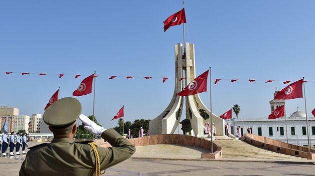 وزير الدفاع الوطني يشرف بساحة القصبة بالعاصمة، على موكب رفع العلم المفدى