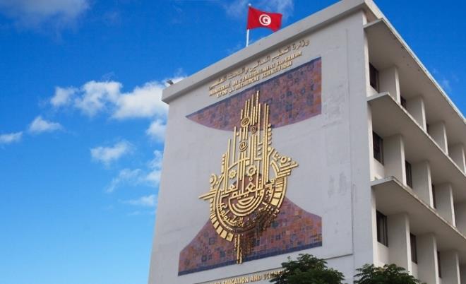 وزارة التعليم العالي تحذر من التعامل مع مكاتب وساطة غير قانونية لمواصلة الدراسة بالخارج