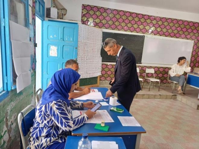 بنزرت  : رئيس الهيئة العليا المستقلة للإنتخابات يتابع سير العملية الانتخابية