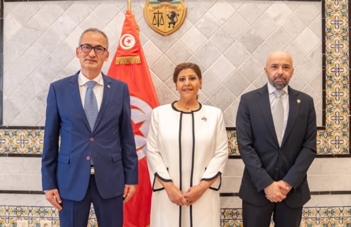 كاتب الدولة لدى وزير الخارجية يلتقي مساعد وزير الخارجية لشؤون حقوق الإنسان بدولة الكويت