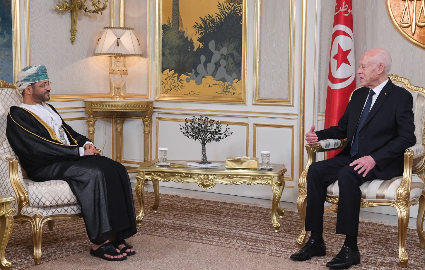 رئيس الجمهورية قيس سعيّد يلتقي وزير خارجية سلطنة عُمان بدر بن حمد بن حمود البوسعيدي