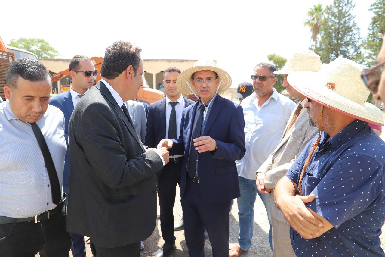 وزير الفلاحة يوصي مراكز التجميع ومركبّات الحبوب بسليانة باتخاذ كلّ التدابير لحماية الصّابة وإنجاح الموسم