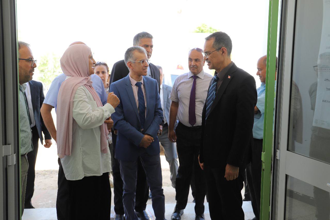وزير الفلاحة يتفقّد المركزين الجهويين للدّيوان الوطني للزّيت بكل من سيدي بوزيد وسوسة ويشدّد على استكمال تأهيل المركزين لمواكبة إنتاج زيت الزيتون للموسم القادم.
