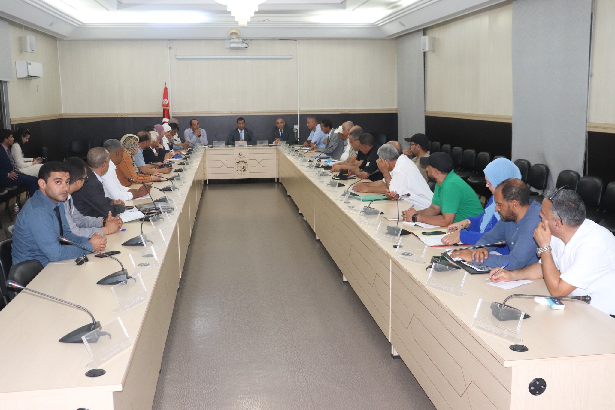 جندوبة : وضعية السكن الجامعي بالجهة و الإستعدادات للعودة الجامعية 2025-2026 محور جلسة عمل بمقر الولاية