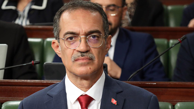 وزير الفلاحة يؤكد حسن الاستعداد لموسم زيت الزيتون القادم وخاصة على مستوى طاقة الخزن