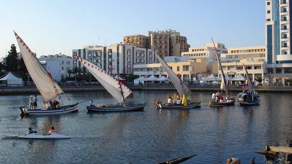 صفاقس : إفتتاح الدورة الثانية للأيام التنشيطية الثقافية والرياضية بفضاء شاطئ القراقنة لتتواصل إلى يوم 25 جويلية