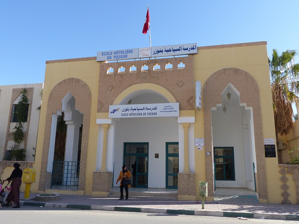توزر: مدرسة التكوين في مهن السياحة توفر 120 موطن تكوين في 5 اختصاصات وتواصل عملية الترسيم عن بعد للالتحاق بها