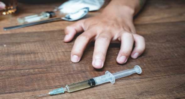 د. فاطمة التميمي: خُمس المراهقين أقل من 15 سنة يتعاطون المخدّرات عن طريق الحقن