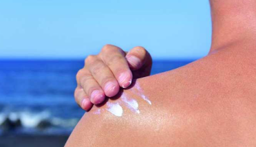 Crèmes solaires dangereuses : le ministère de la Santé met en garde contre les produits non autorisés