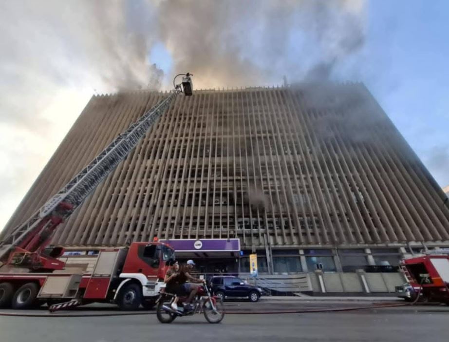 الصحة المصرية: 21 مصابا في حريق سنترال رمسيس بوسط القاهرة