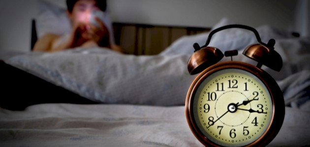 بينها تغير المزاج ، القلق ، و السمنة ... تعرف على اهم أضرار نقص النوم على الصحة الجسدية و النفسية