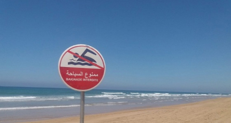 الحماية المدنية تحذر من السباحة اليوم بسبب هبوب رياح قوية