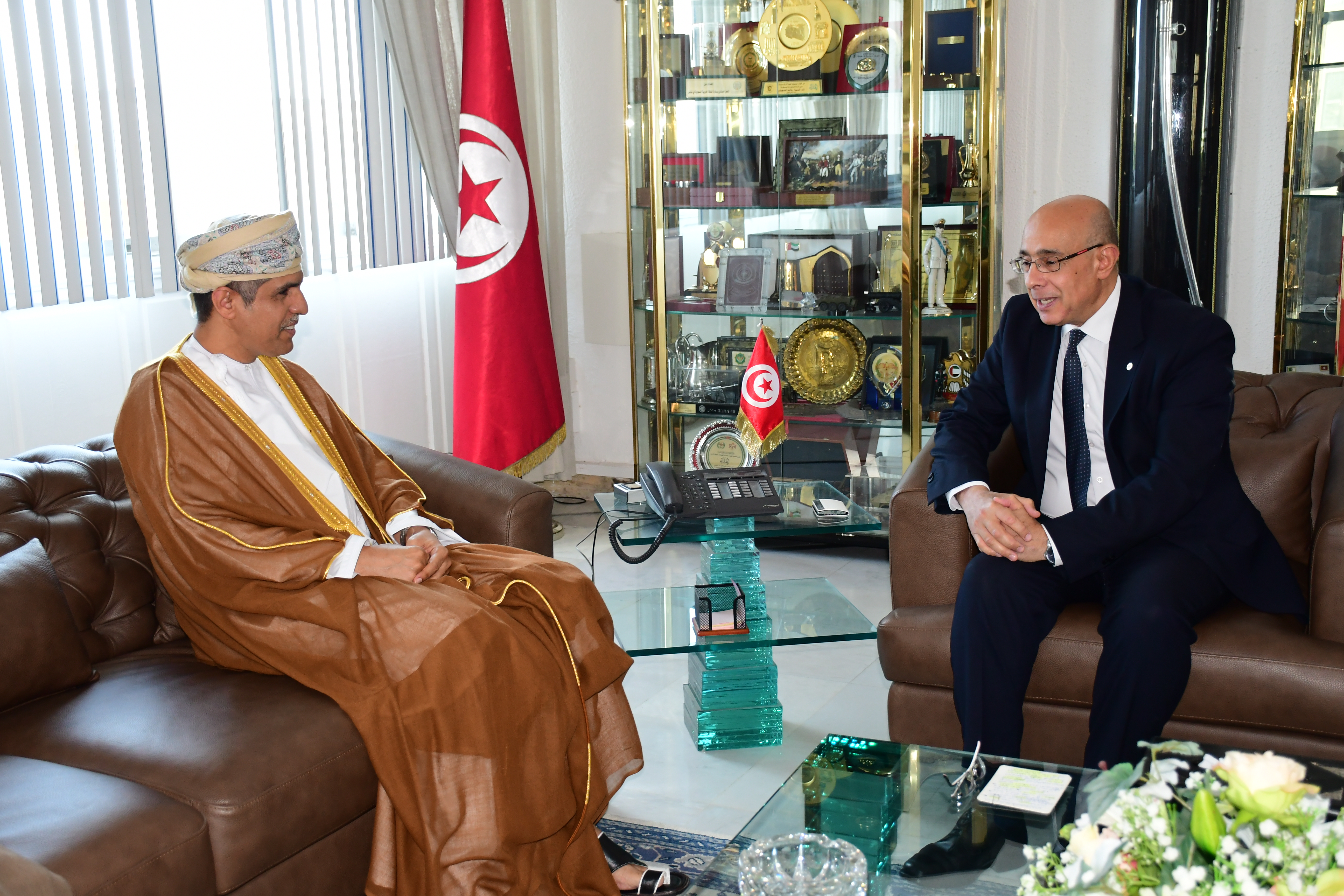"التعاون التونسي العُماني في المجال العسكري وسبل تطويره " محور لقاء وزير الدفاع الوطني بسفير سلطنة عُمان بتونس