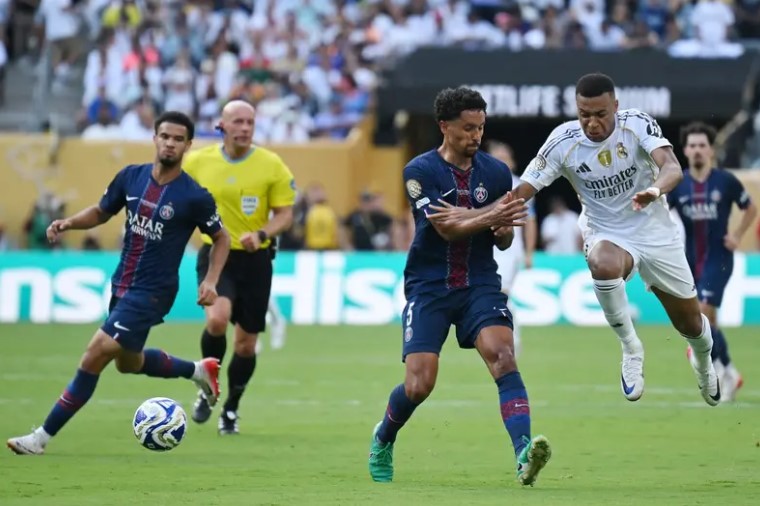 باريس سان جيرمان يسحق ريال مدريد برباعية نظيفة ويبلغ نهائي كأس العالم للأندية